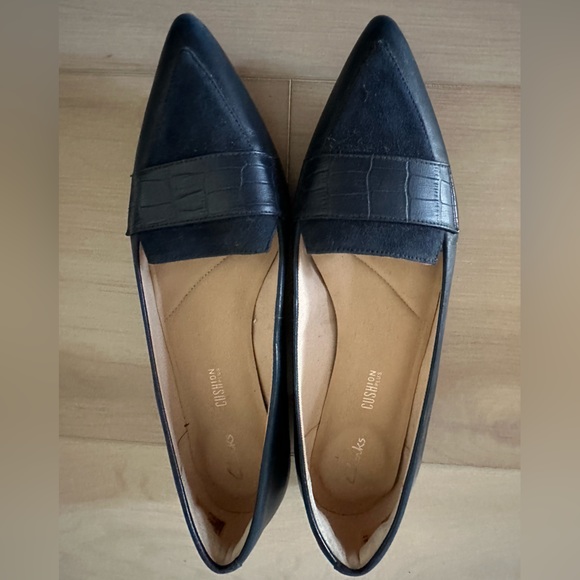 Clarks “Laina” Navy Crocodile flats size 7 with “Cushion Plus” insole - Picture 2 of 5